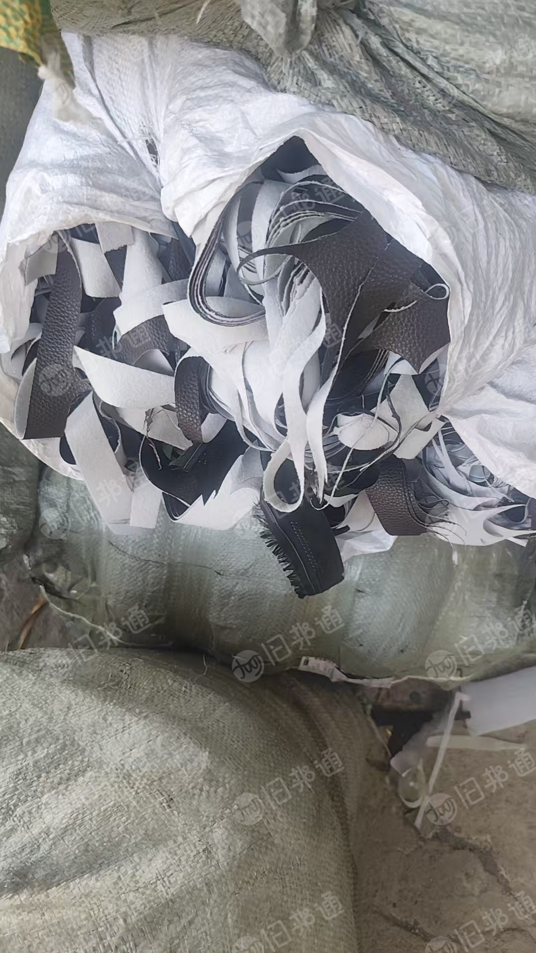 长期出售箱包厂下来的600Dpvc皮革料，涤纶箱包里布，里布，都有分拣开，厂在福建厦门