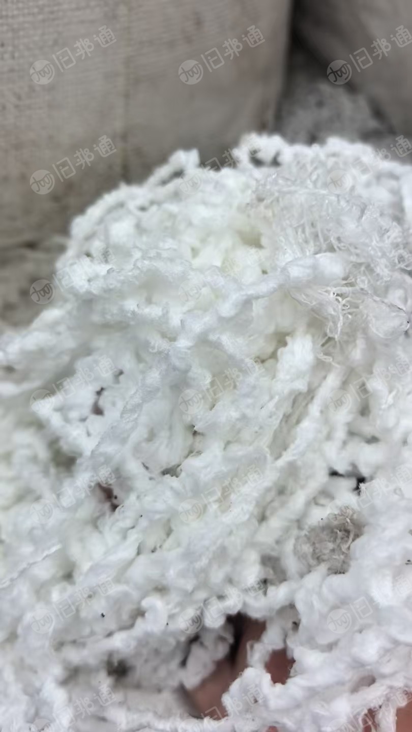 长期出售纺织厂下来的涤锦水丝，涤锦废丝，含水少，现货100吨，在江苏宿迁。