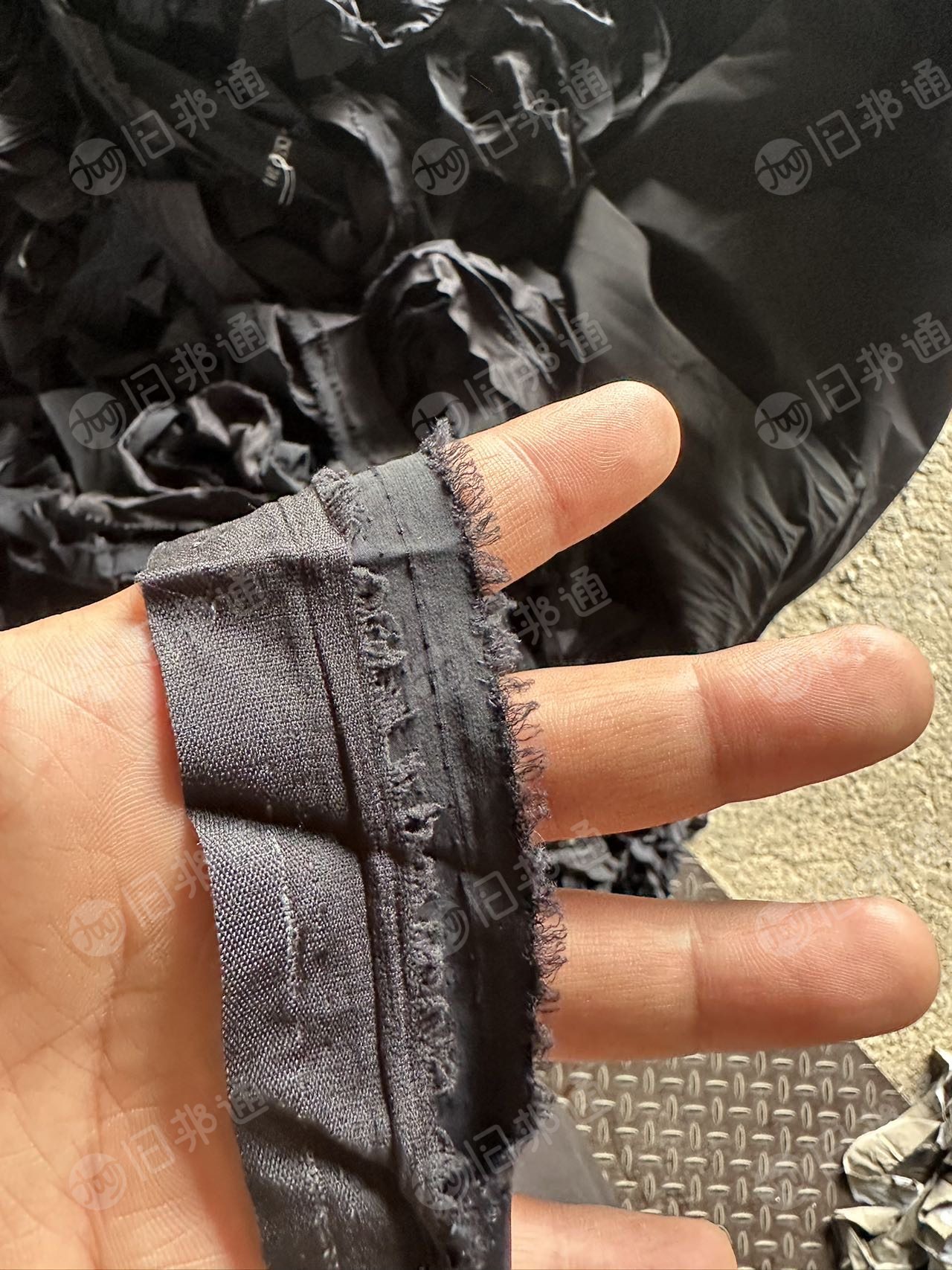 长期出售尼龙三合一废布，复合布条，锦纶涤纶布贴布，现货七十吨