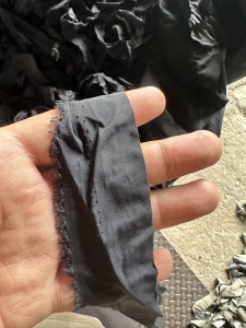 长期出售尼龙三合一废布，复合布条，锦纶涤纶布贴布，现货七十吨