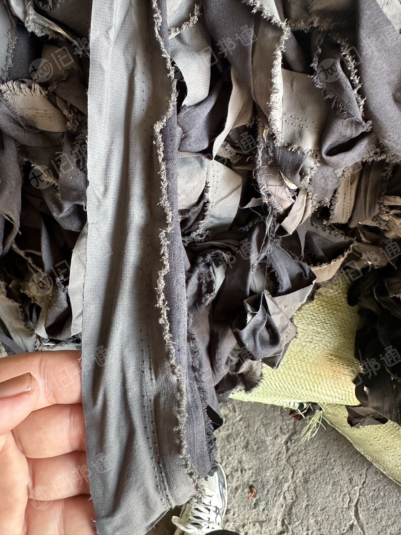 长期出售尼龙三合一废布，复合布条，锦纶涤纶布贴布，现货七十吨