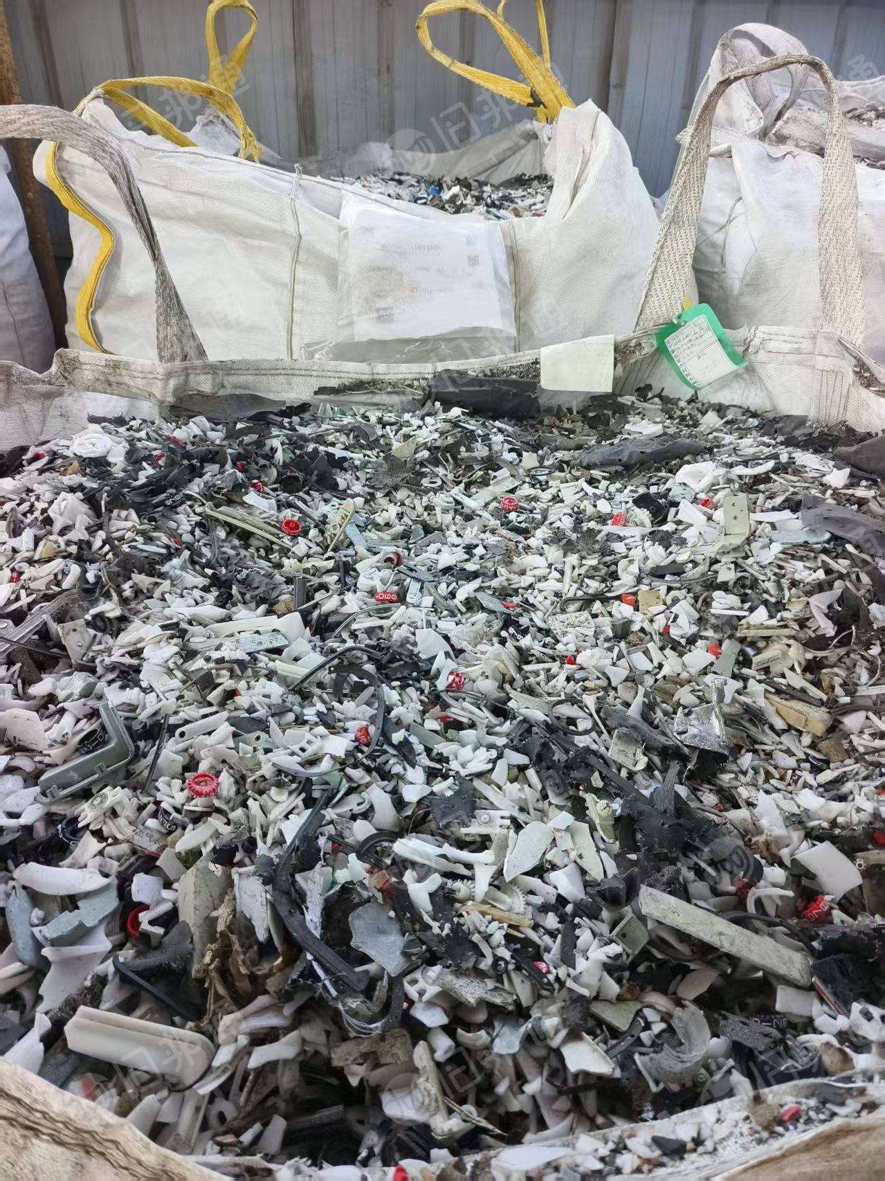 出售燃气表下来的杂塑料，含少量金属（铝和不锈钢），现货20多吨