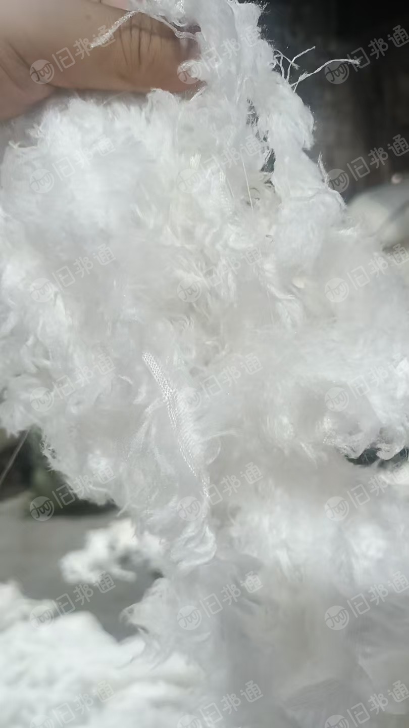 长期出售切好的涤纶布边，涤纶废纱，月供100吨，货在浙江绍兴