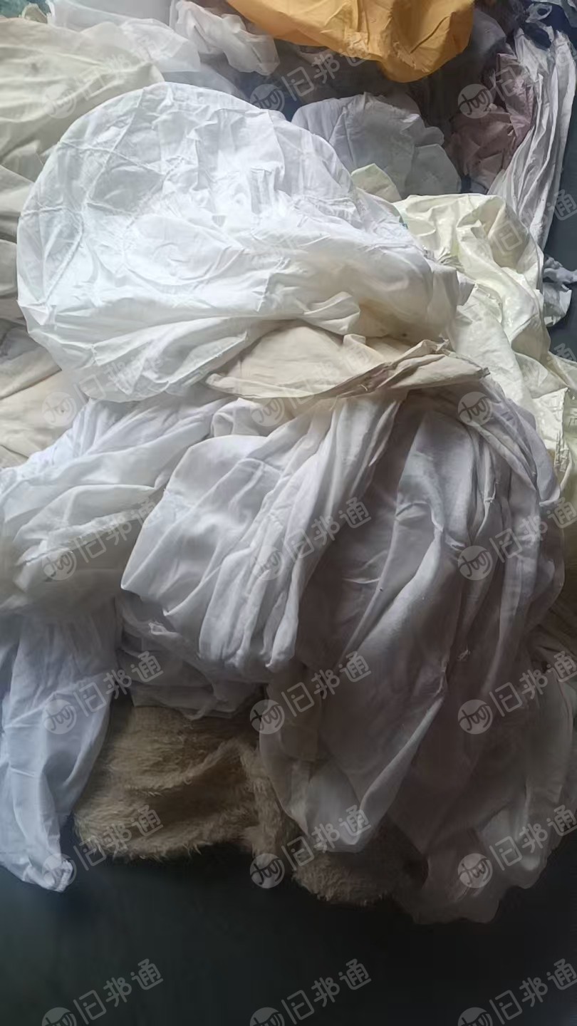 长期出售大白布化纤布，棉被撕下来的，现货6米8一车，货在江苏南通