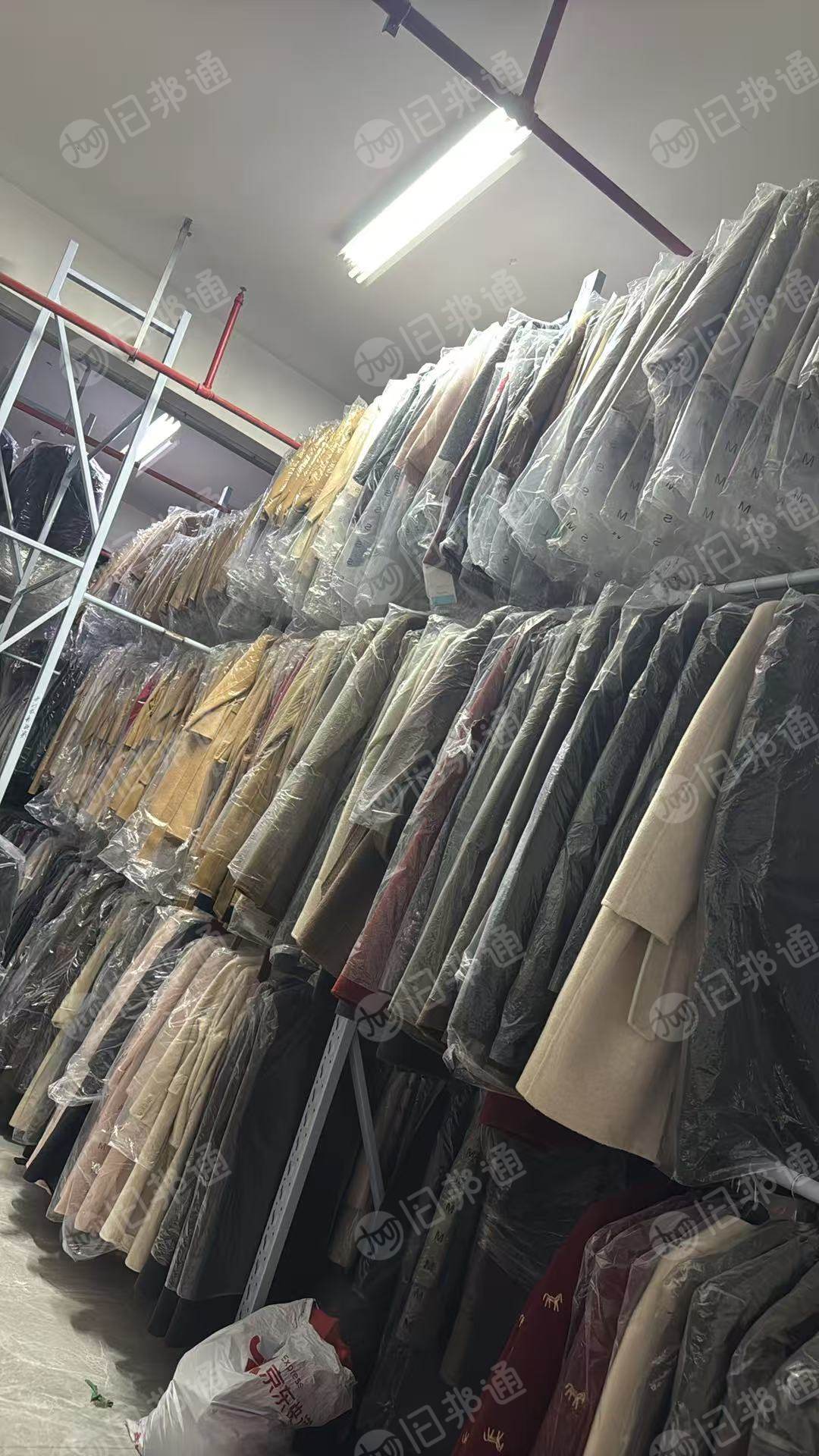 双面呢厂家清仓处理6000件双面呢大衣,70毛-100毛都有,一次性出,货在江苏苏州