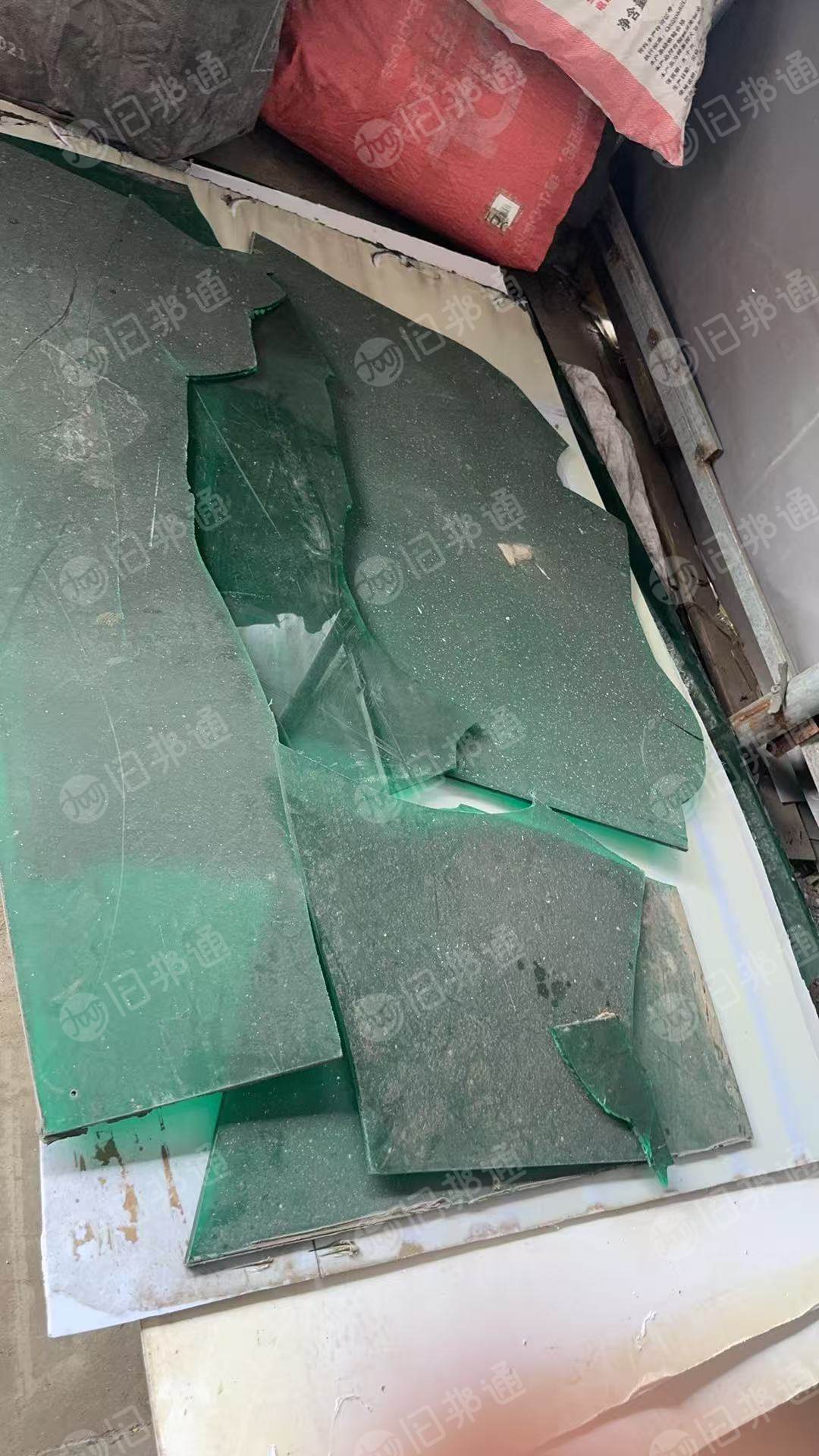 长期出售pc板废料，透明板，黄板，颜色板，进口pc新板等，现货共20吨左右