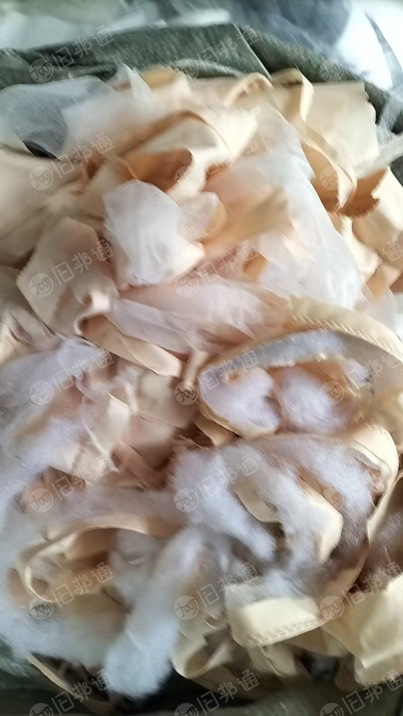 长期出售家纺厂下来的丝棉下脚料，丝棉边角料，带布，不带布的都有，都有分拣，月供二十吨起
