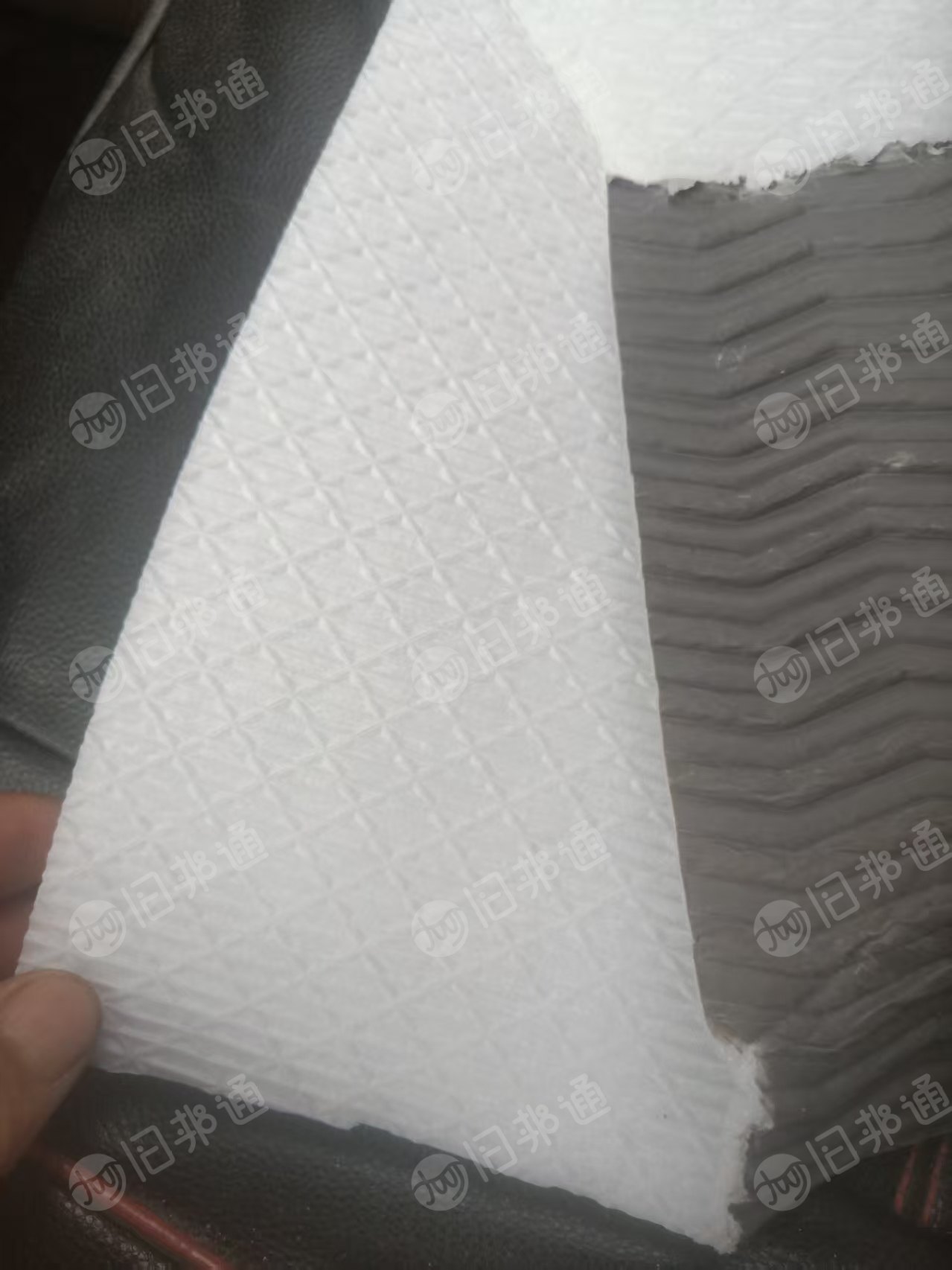 长期出售一次性拖鞋厂下来的无纺布废料，也有珍珠棉，统货出，月供十几吨，货在河南郑州