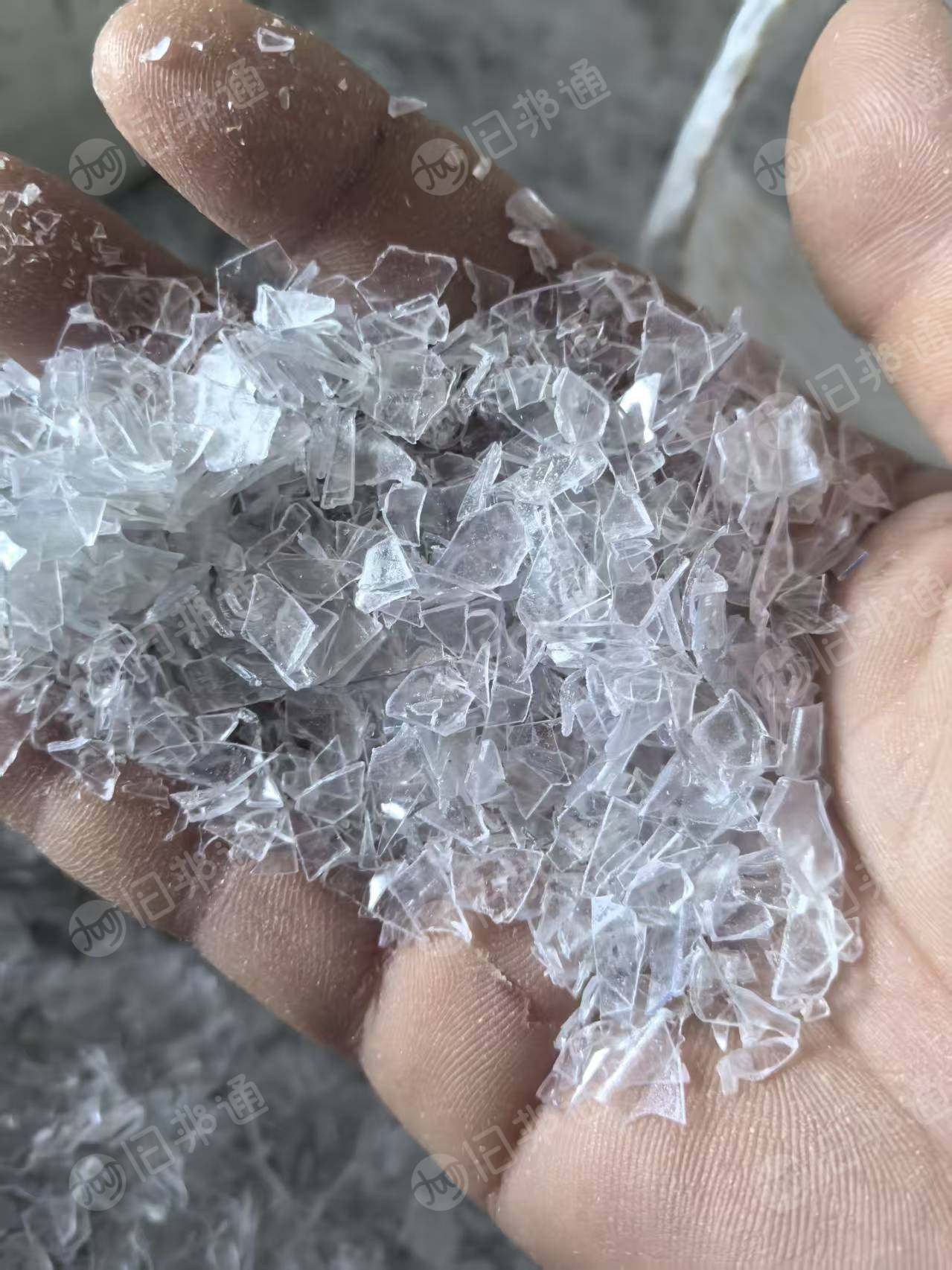 出售PET吸塑盒破碎料，A级B级都有，每个月几十吨