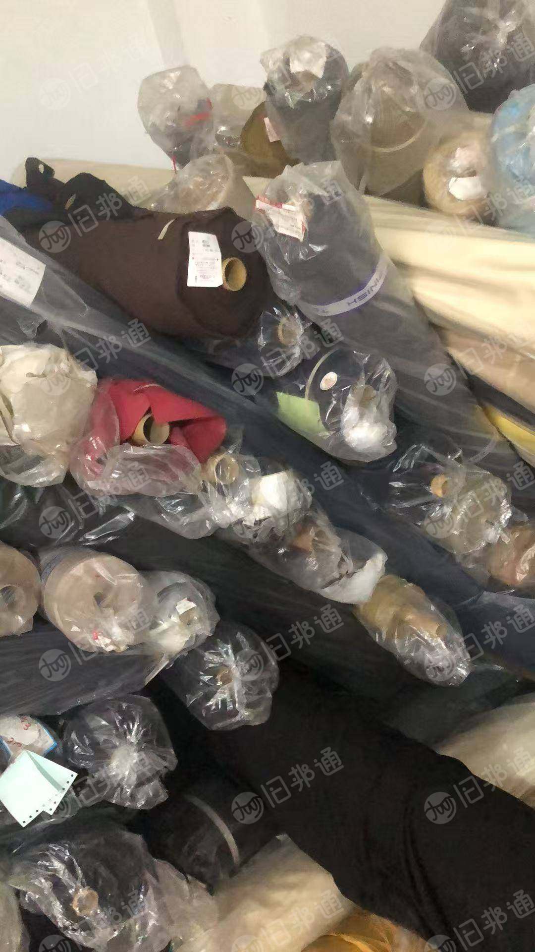 出售服装面料，弹力布，针织布，梭织布，大中卷布统货出，现货有6吨左右，货在江苏苏州