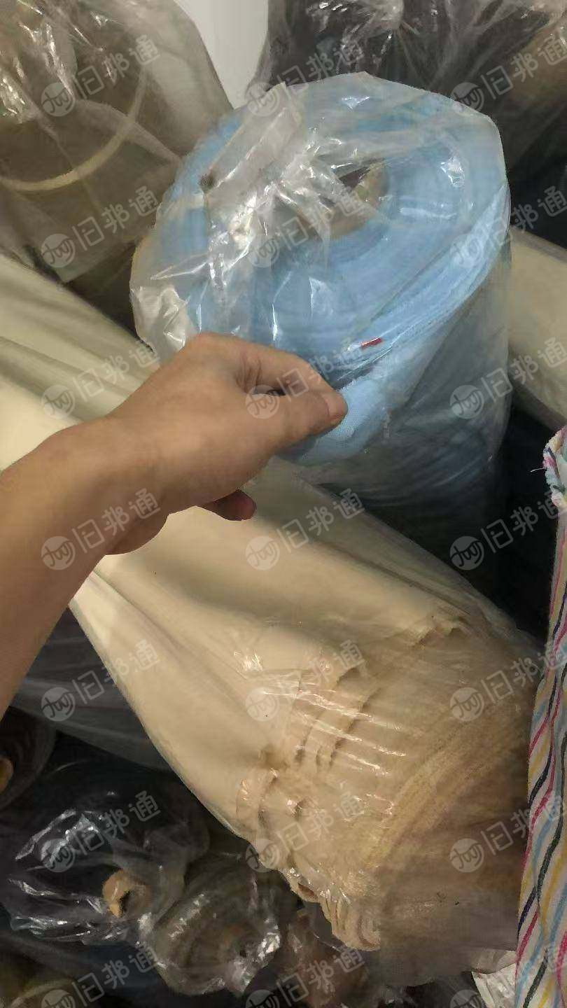 出售服装面料，弹力布，针织布，梭织布，大中卷布统货出，现货有6吨左右，货在江苏苏州