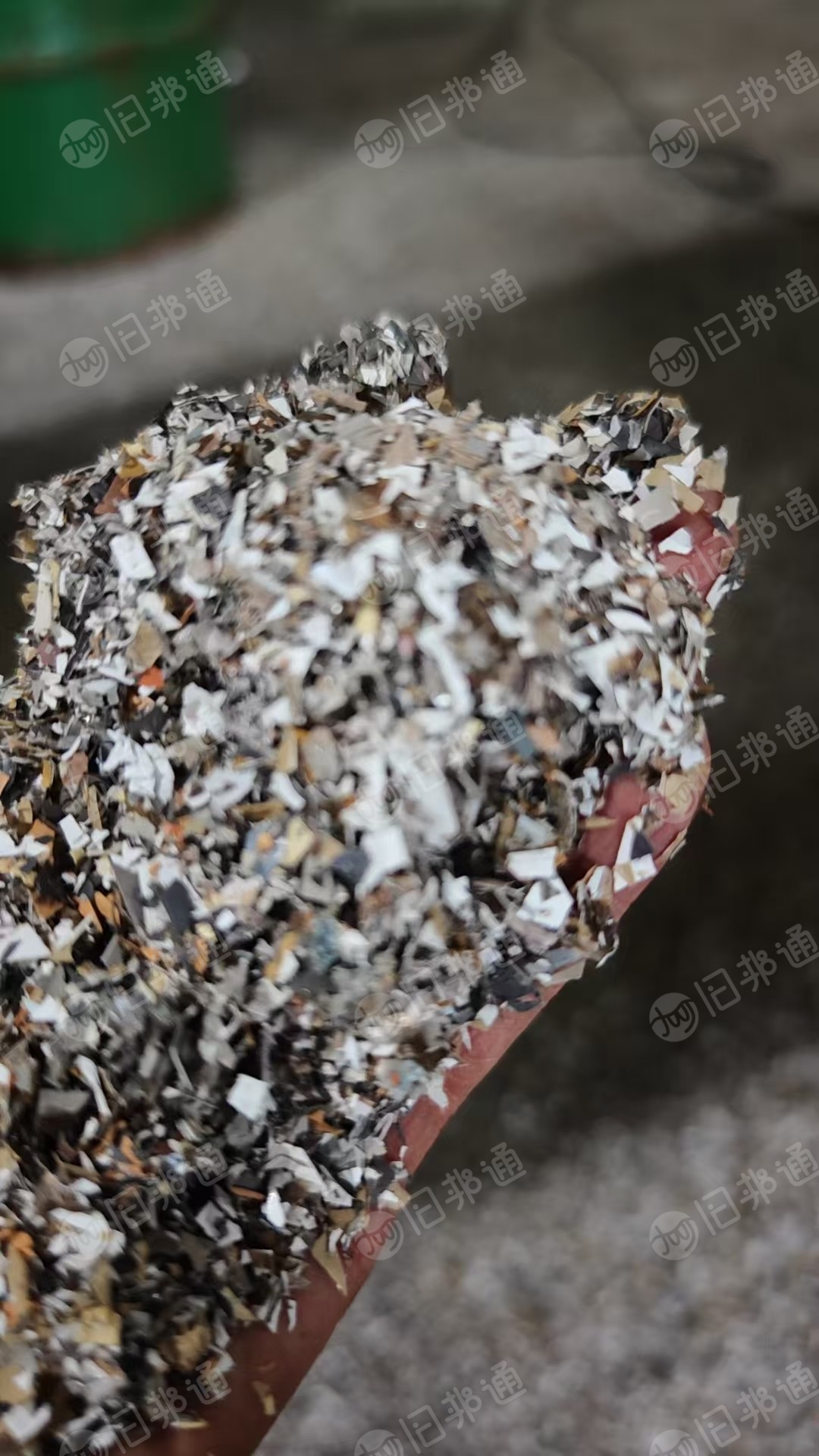 出售中性PVC墙纸破碎料，杂色现货25吨左右
