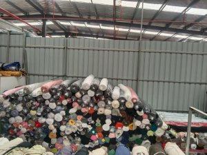 长期出售涤棉螺纹色布，涤棉库存布，克重260一320门幅不统一，在广东中山。