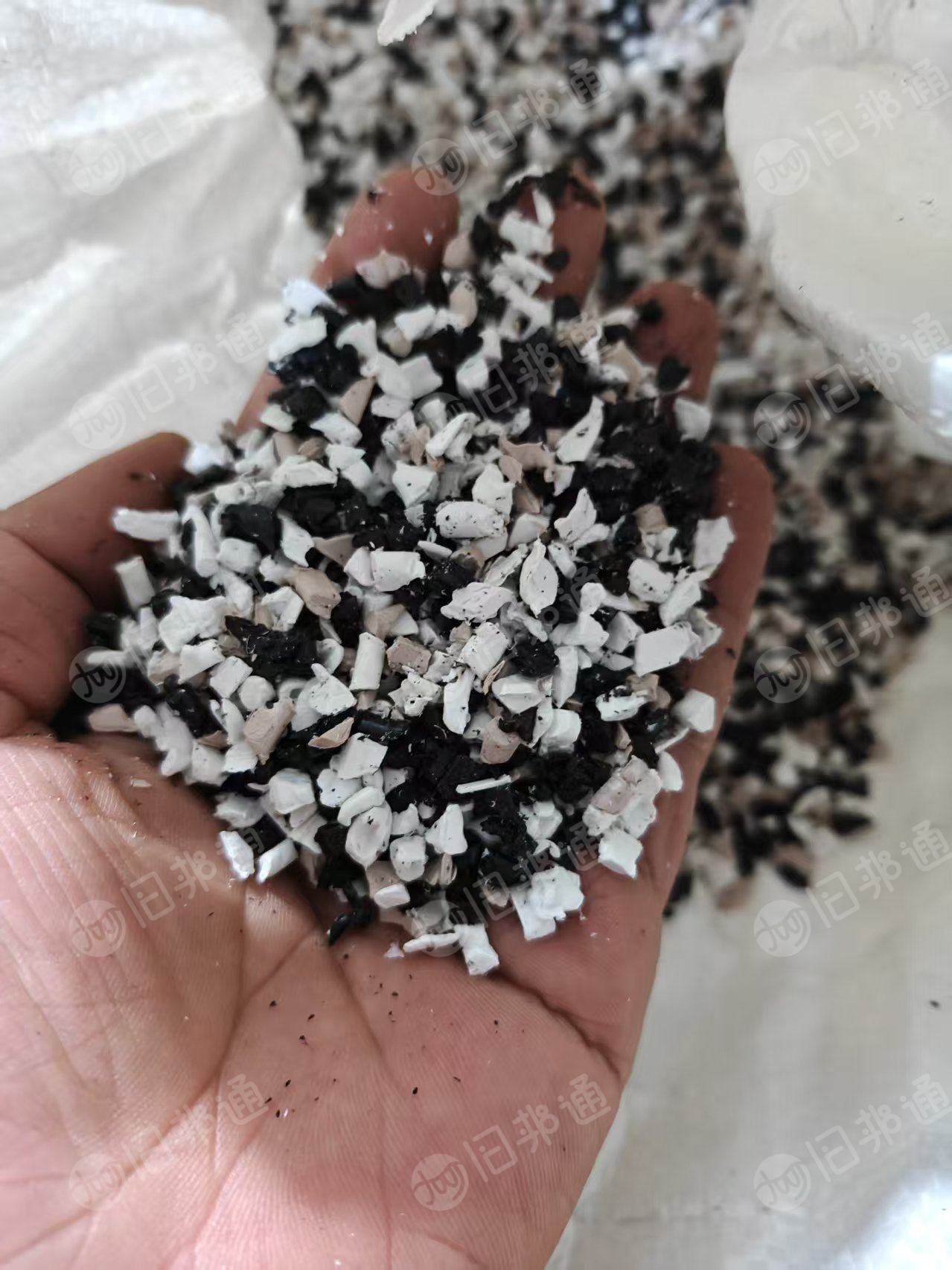 出售杂色PC破碎料,混到点tpu跟加纤pc,PC水口料破的,现货十一二吨