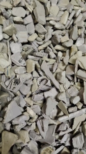 出售阻燃abs破碎料，电瓶盖破碎料，月供100吨