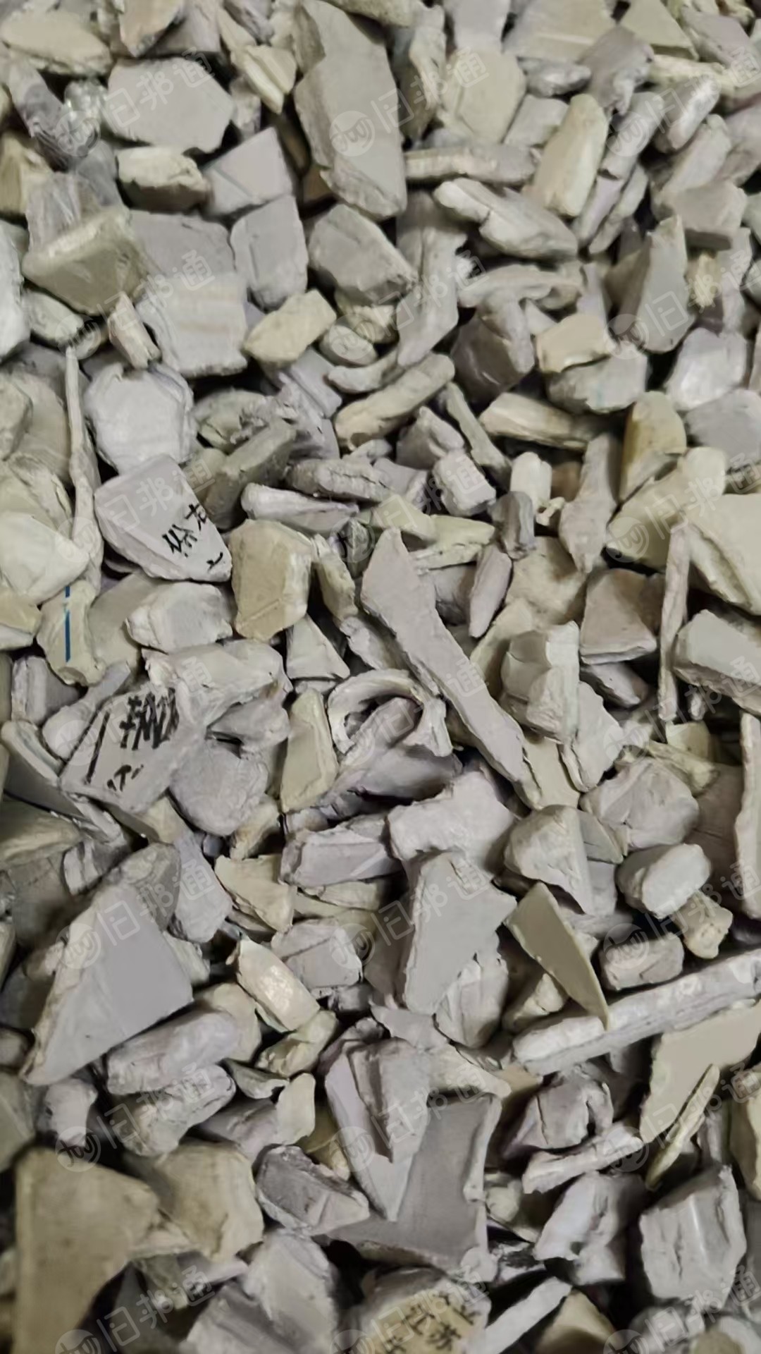 出售阻燃abs破碎料，电瓶盖破碎料，月供100吨