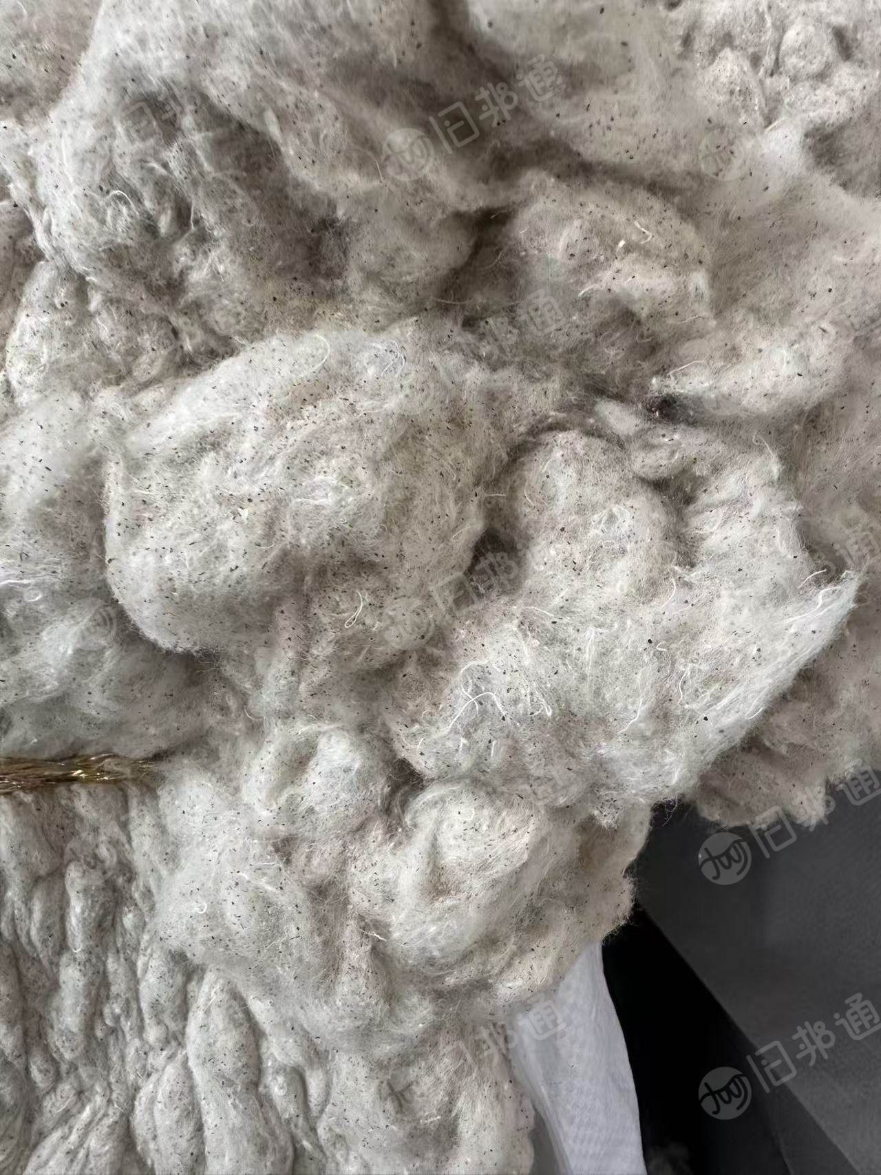 出售气流纺下来的涤棉鱼籽棉，含棉95左右，现货200吨左右，货在山东淄博