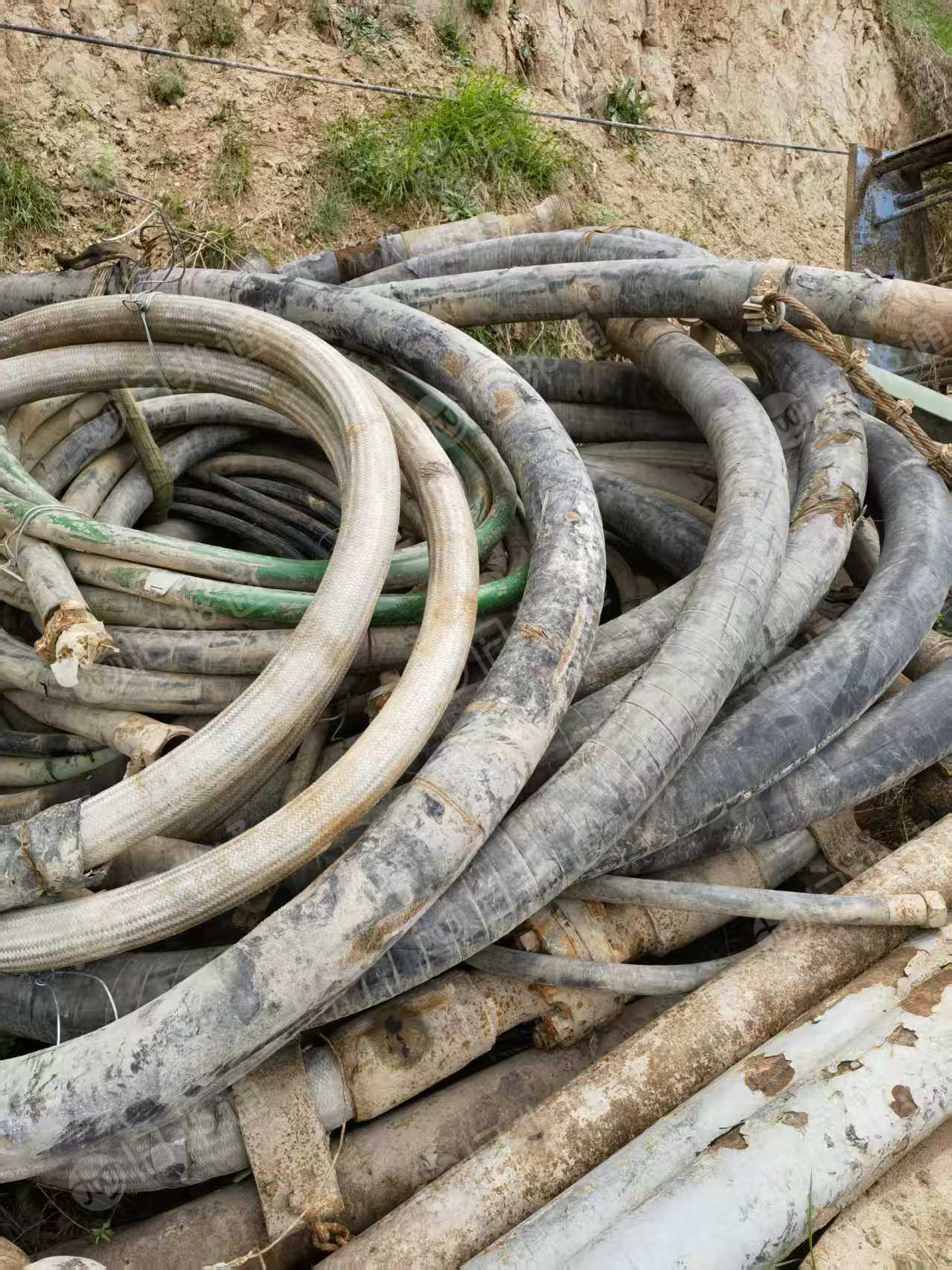 长期出售PVC钢丝管毛料跟高压橡胶管，现货20吨