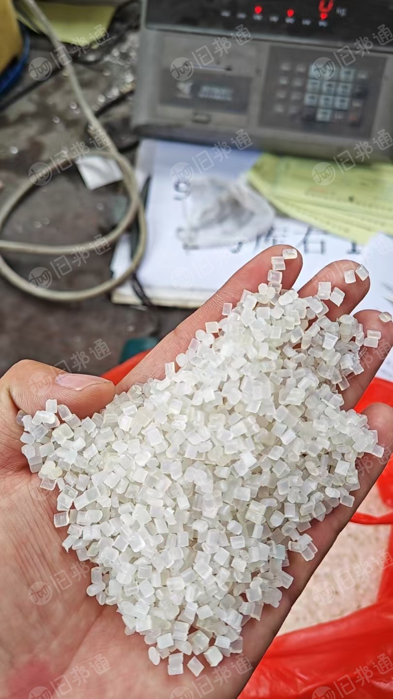 长期出售卷膜做的PP颗粒，溶脂7.5，冲击20，有少许黑点，现货十几吨，月供100吨左右