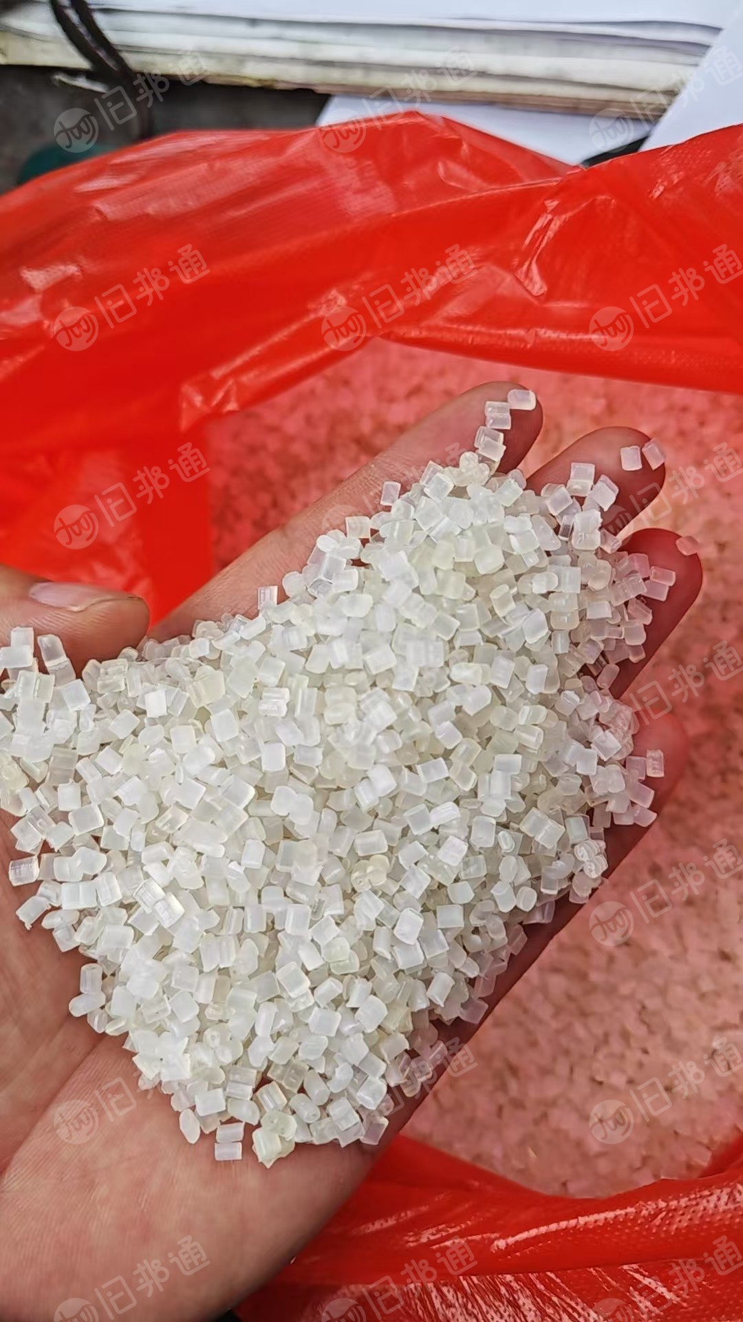 长期出售卷膜做的PP颗粒，溶脂7.5，冲击20，有少许黑点，现货十几吨，月供100吨左右