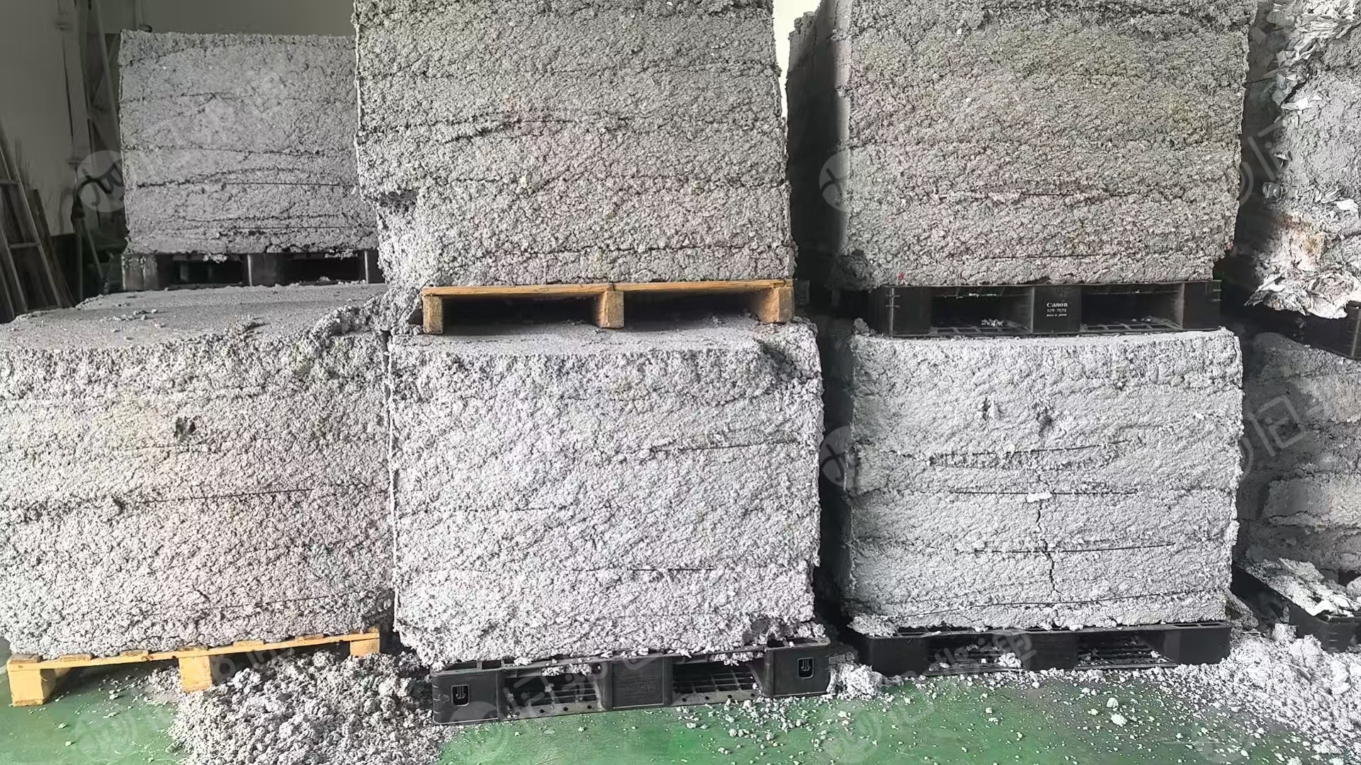 长期出售办公用纸加工的纸浆，水分60%左右