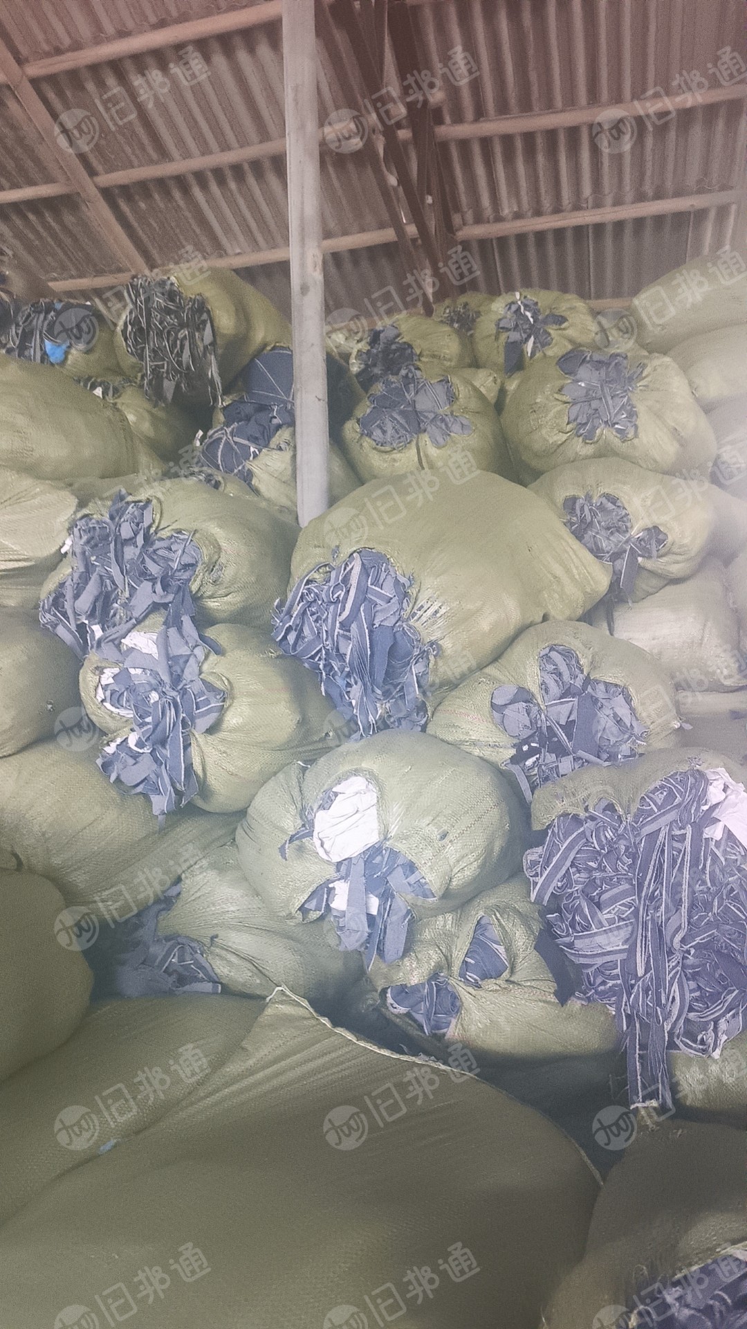 长期出售涤棉牛仔废布,涤棉牛仔布,含棉35-65左右,现货60吨