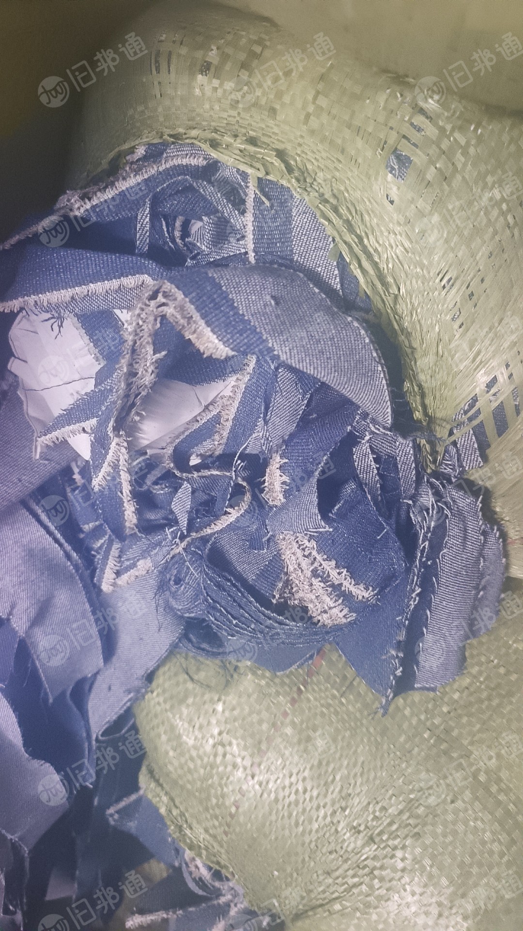 长期出售涤棉牛仔废布,涤棉牛仔布,含棉35-65左右,现货60吨