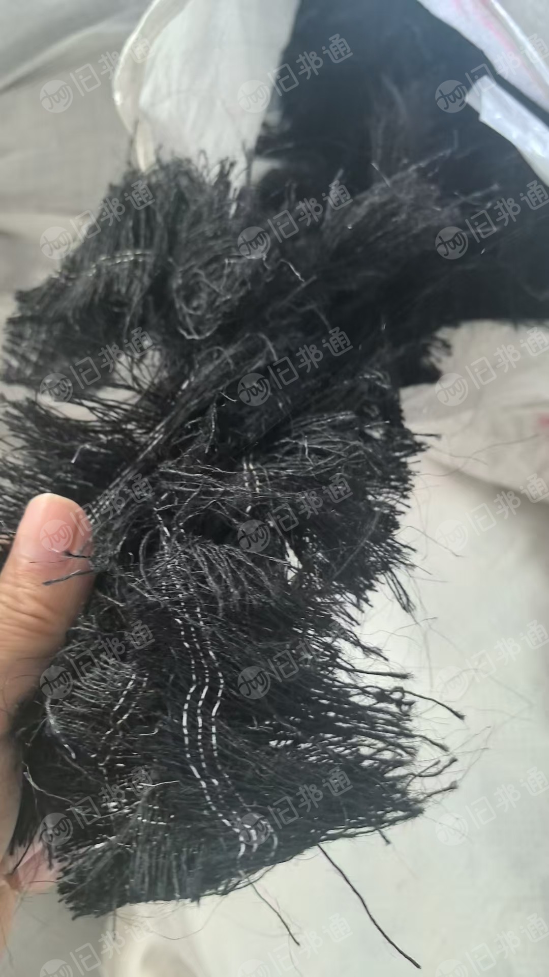 长期出售布边纱,布边纱头,有涤纶、粘胶、山羊毛混合的,统货出,月供一百吨,在浙江宁波