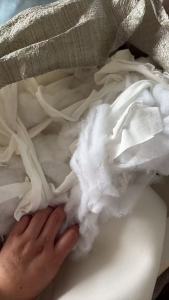 长期出售绗缝厂下来的夹海绵边角料，丝绵边角料，丝绵下脚料，在浙江杭州。