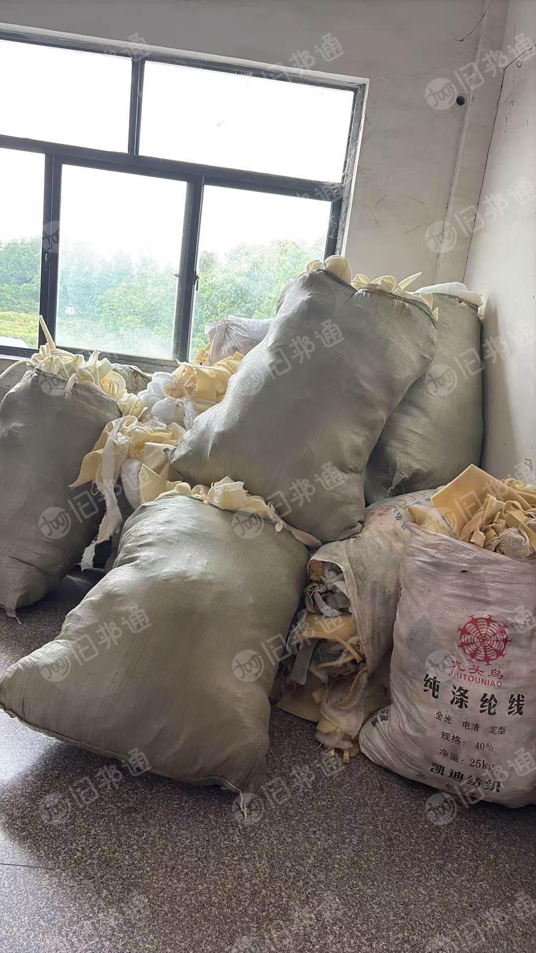 长期出售绗缝厂下来的夹海绵边角料，丝绵边角料，丝绵下脚料，在浙江杭州。