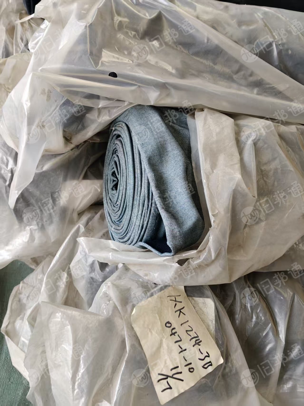 出售牛仔库存布,牛仔处理布,有成卷的也有散装的,颜色很多种,现货有20几吨,货在江苏常州
