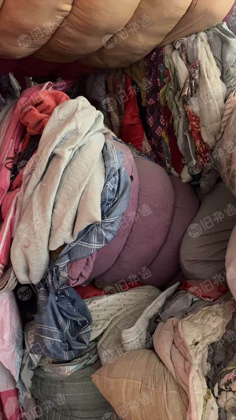 出售旧衣服黑料，下脚料，燃烧料，有压包，现货有20多吨，货在福建漳州