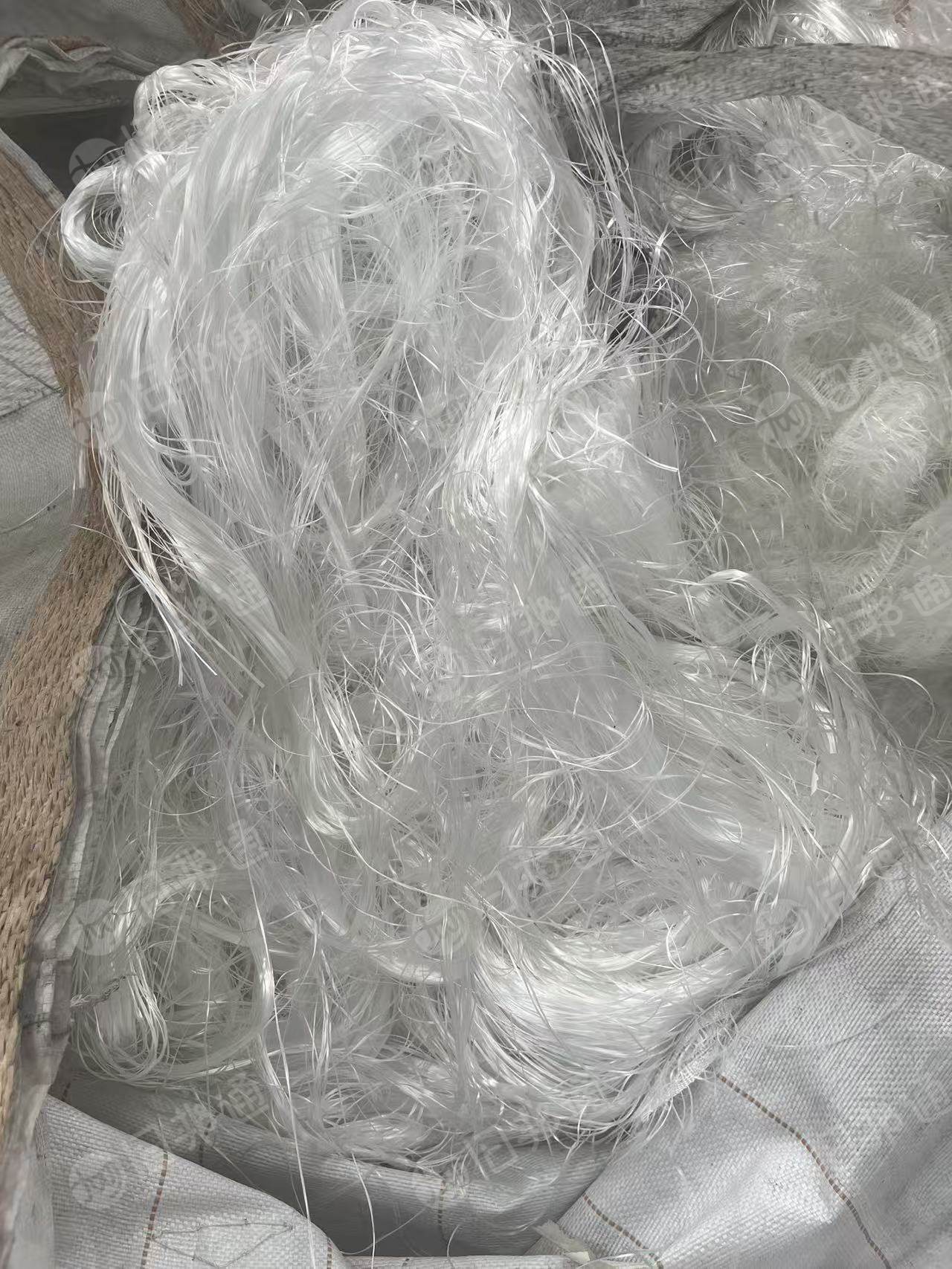 厂家长期出售白色涤纶废丝，涤纶干丝，现货有8吨，货在江苏无锡