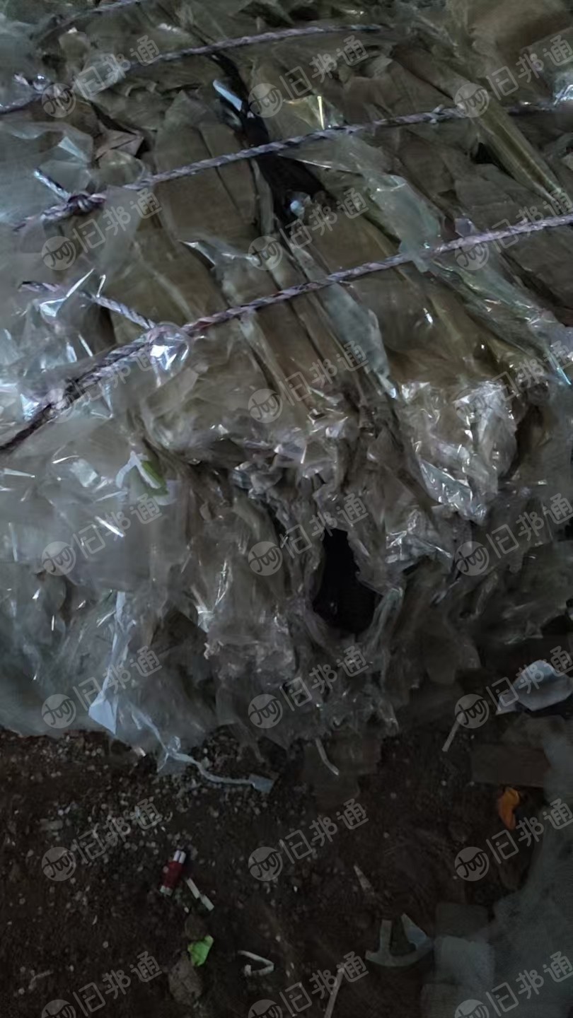 出售手机厂下来的pet胶水膜，含少量银，现货十几吨