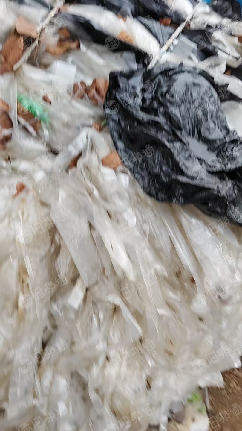 出售手机厂下来的pet胶水膜，含少量银，现货十几吨