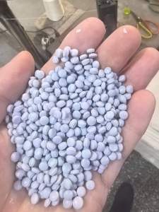 出售干造纯乳白袋颗粒，过150目