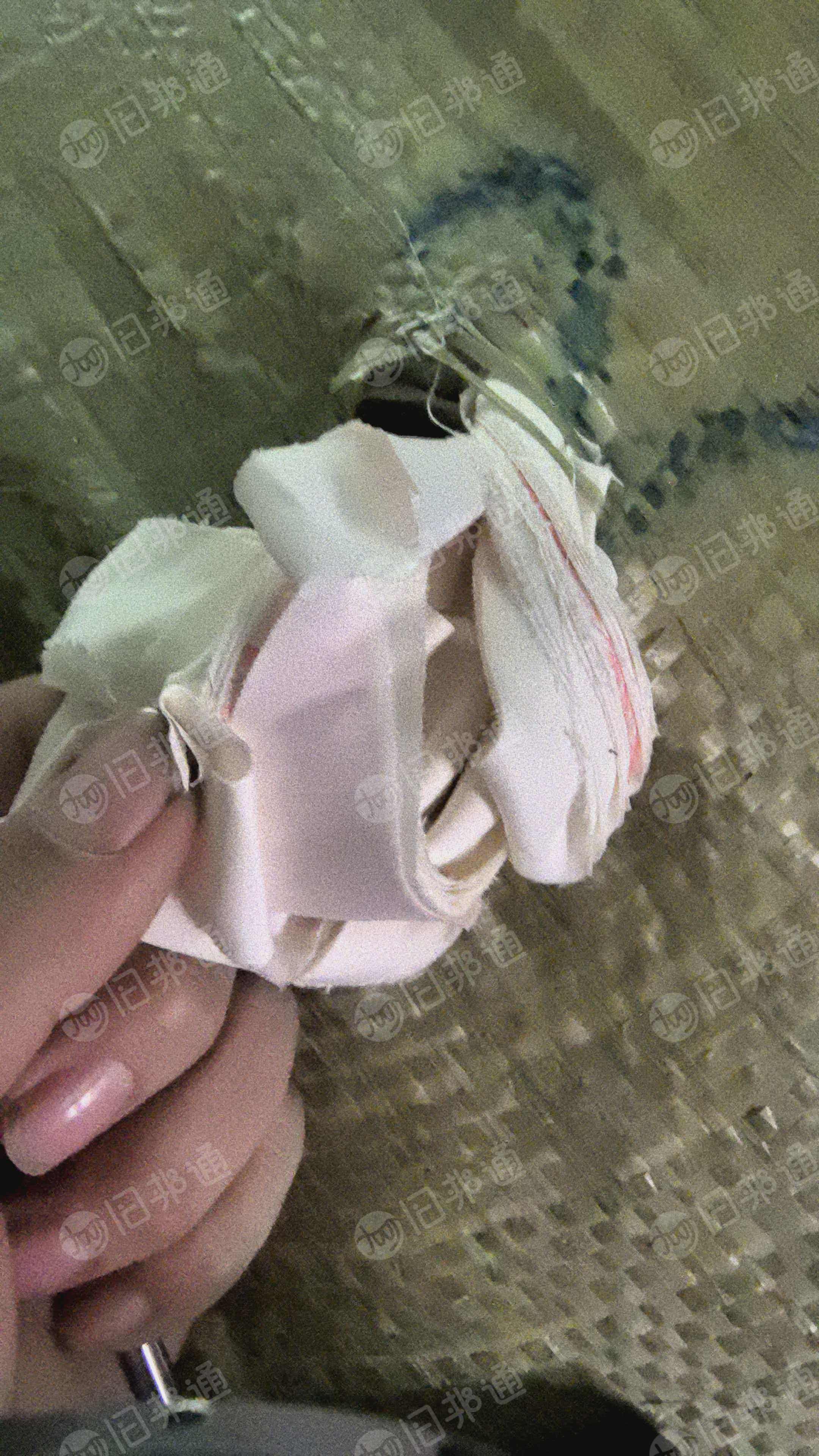 长期出售服装厂涤纶废布，涤纶下脚料，涤纶边角料，有分白色浅色老色，现货16吨，在浙江湖州。