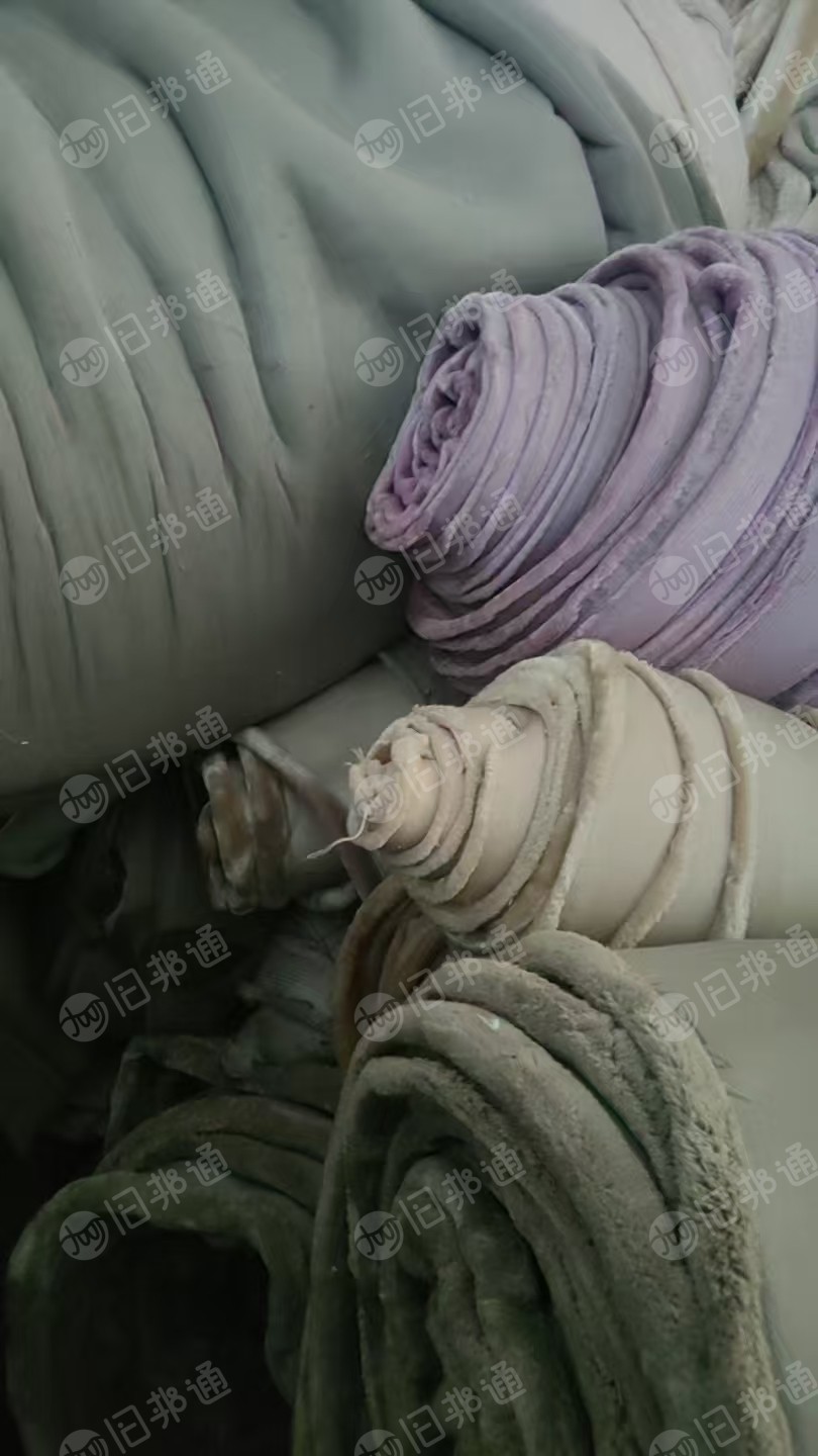 现货处理一批库存摇粒绒，库存卷布匹布，门幅1米5左右，克重比较多，现货40吨，货在山东临沂