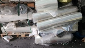 出售纯pet滑膜，有乳白PET膜，厚度7.5丝，现货300吨，月供50吨