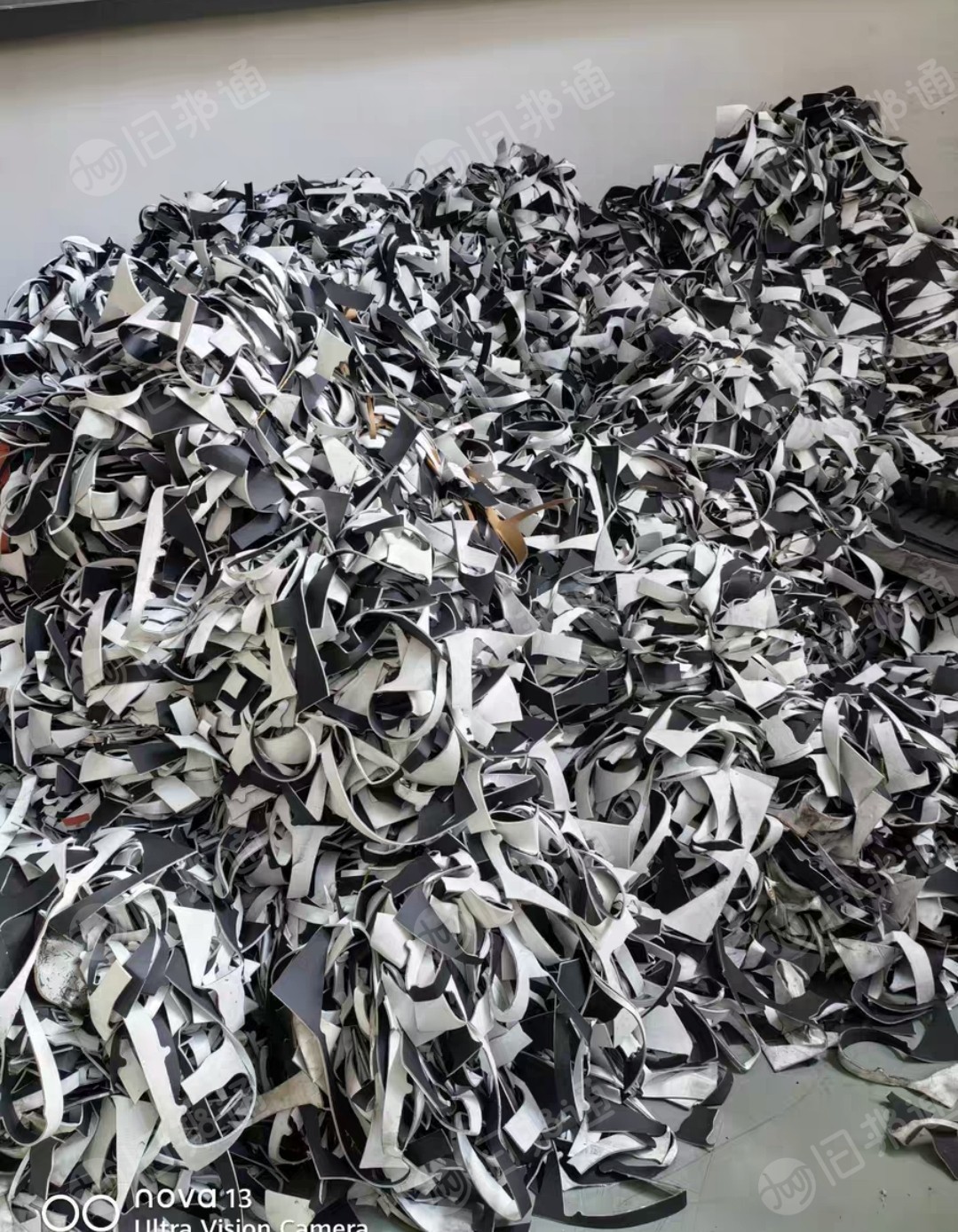 长期出售环保pvc汽车革边角料，汽车内饰边角料，人造革边角料