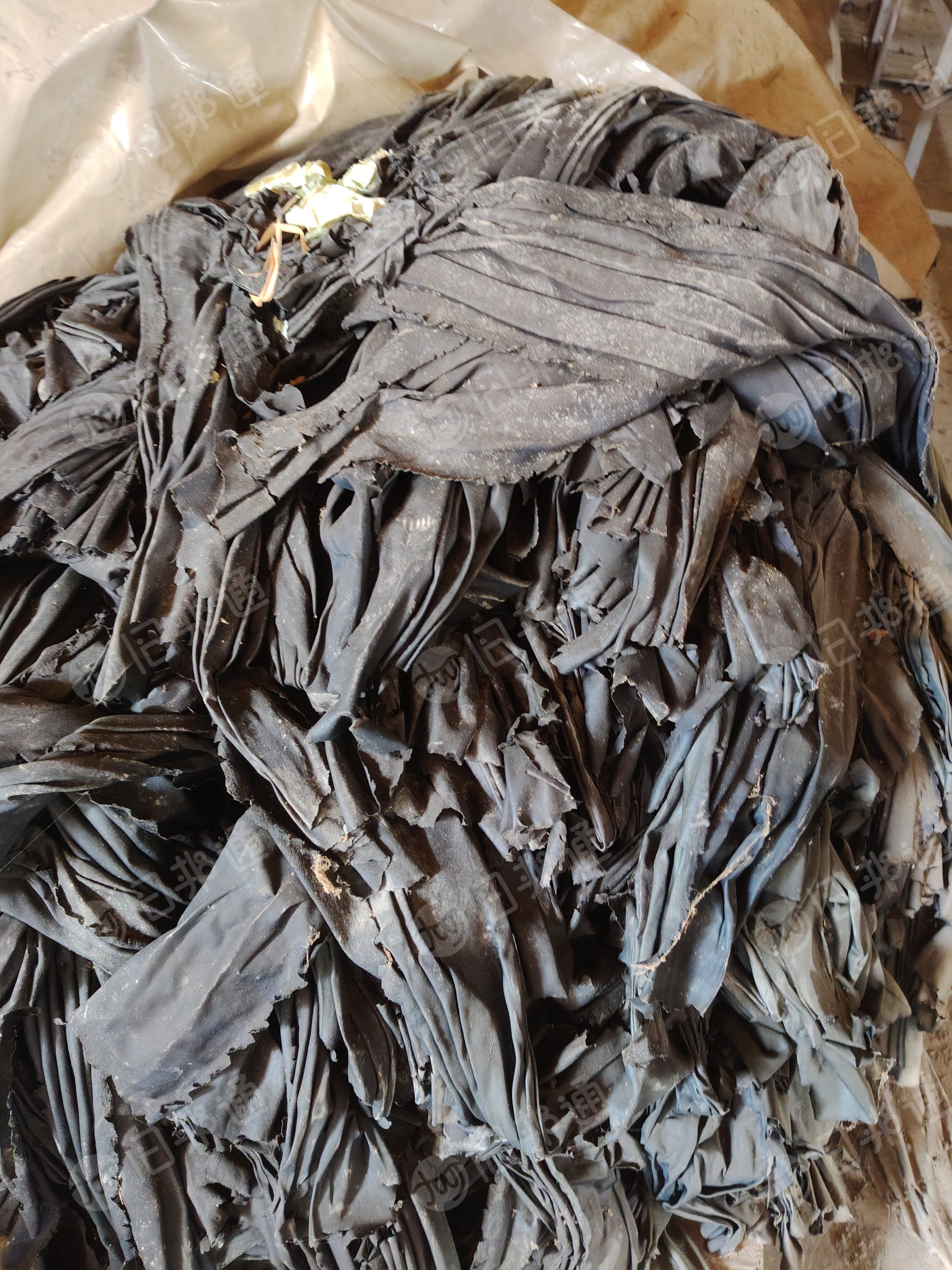 出售丁基橡胶废料，是制造轮胎的内模具