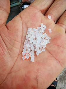 出售高压PE颗粒过两层，60目网或者120目网