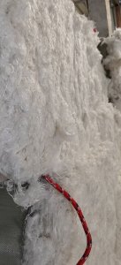 长期出售安全网做的涤纶工业丝，涤纶废丝，涤纶水丝，含水分15左右，月供几十吨，在山东临沂