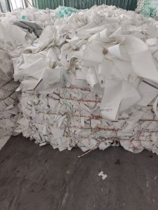长期出售涤纶气囊布，气囊布边角料，双面带胶，单面胶，不带胶的统货走，月供200吨，在江苏南通。