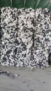 长期出售涤丙汽车内饰料，白色是丙纶，黑色是涤丙复合，每个月有100多吨，货在江苏苏州