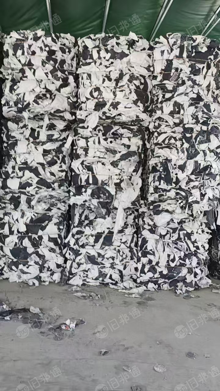 长期出售涤丙汽车内饰料,白色是丙纶,黑色是涤丙复合,每个月有100多吨,货在江苏苏州