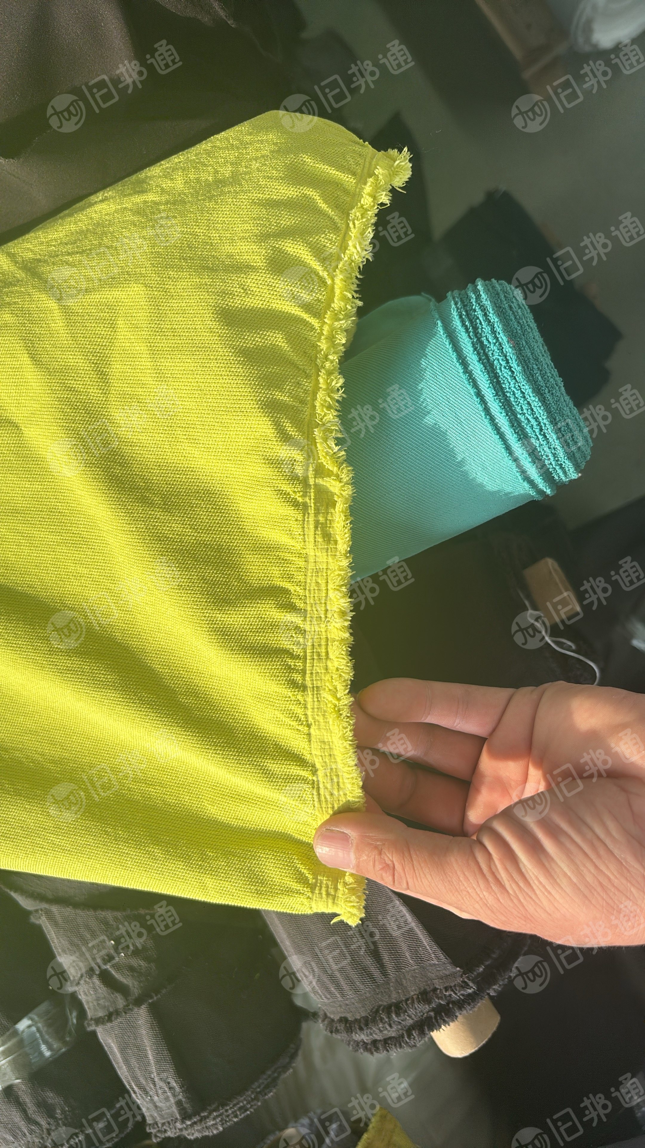 长期出售做防水冲锋衣的库存面料，冲锋衣面料，带弹性的，现货8个托盘，货在安徽蚌埠