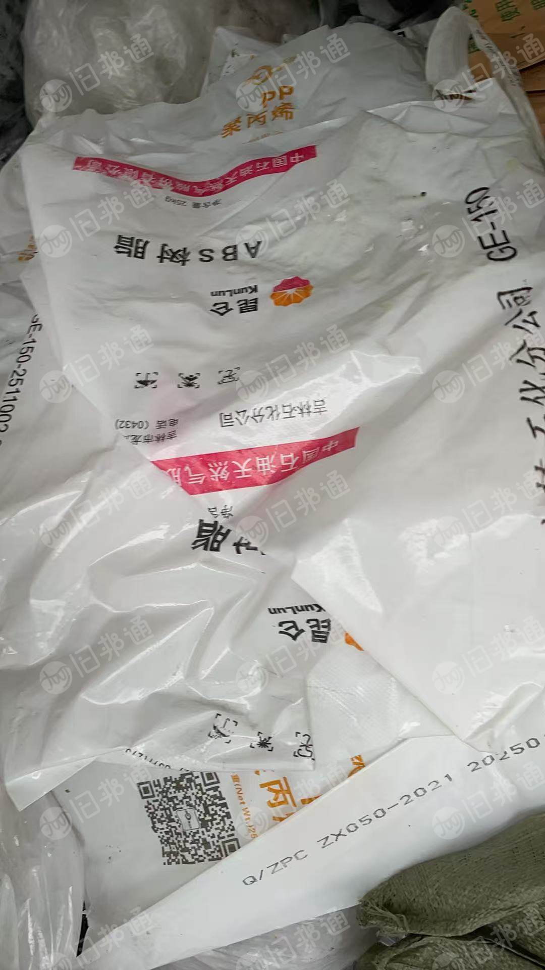 长期出售乳白袋，可干造可水洗，现货有四五吨，货在安徽滁州