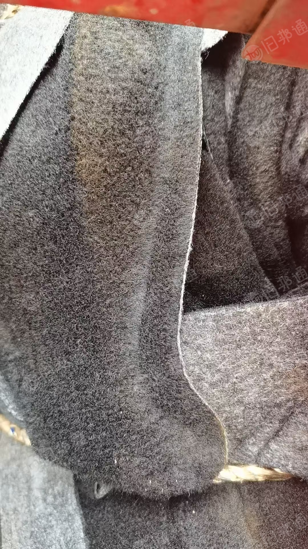 长期出售涤纶汽车地毯边料，汽车地毯下脚料，现货几十吨，在江西南昌。