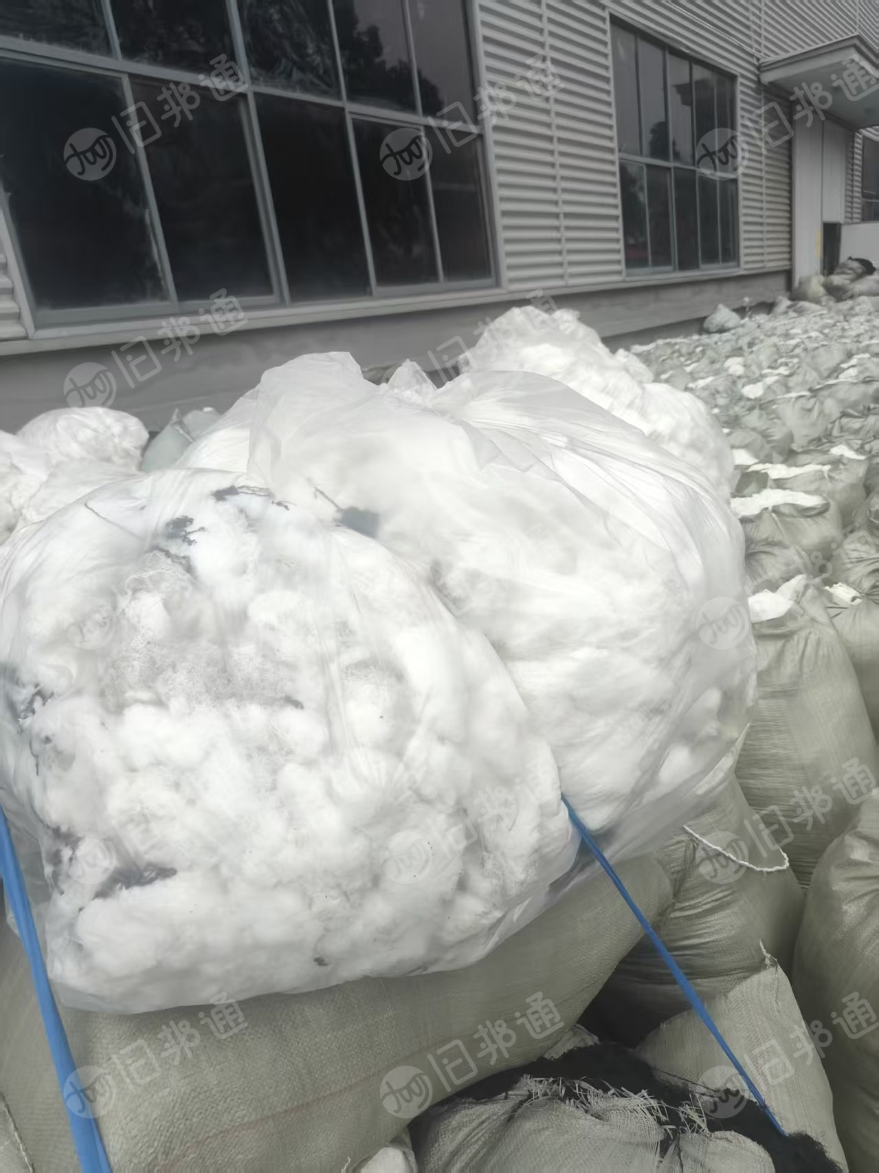 长期出售氨纶水丝，含水不确定，价格便宜，现货200多吨，货在安徽亳州